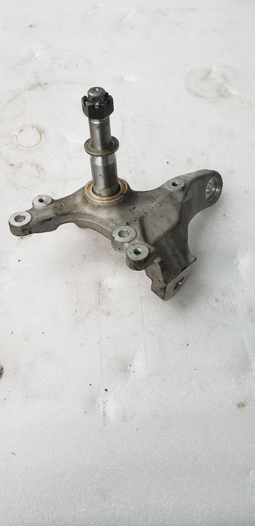 KNUCKLE, STEERING RH