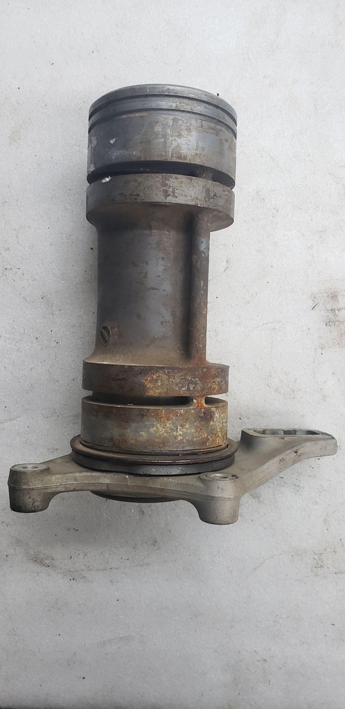 HOUSING, RR AXLE BEARING - 64715-45G00 SUZUKI