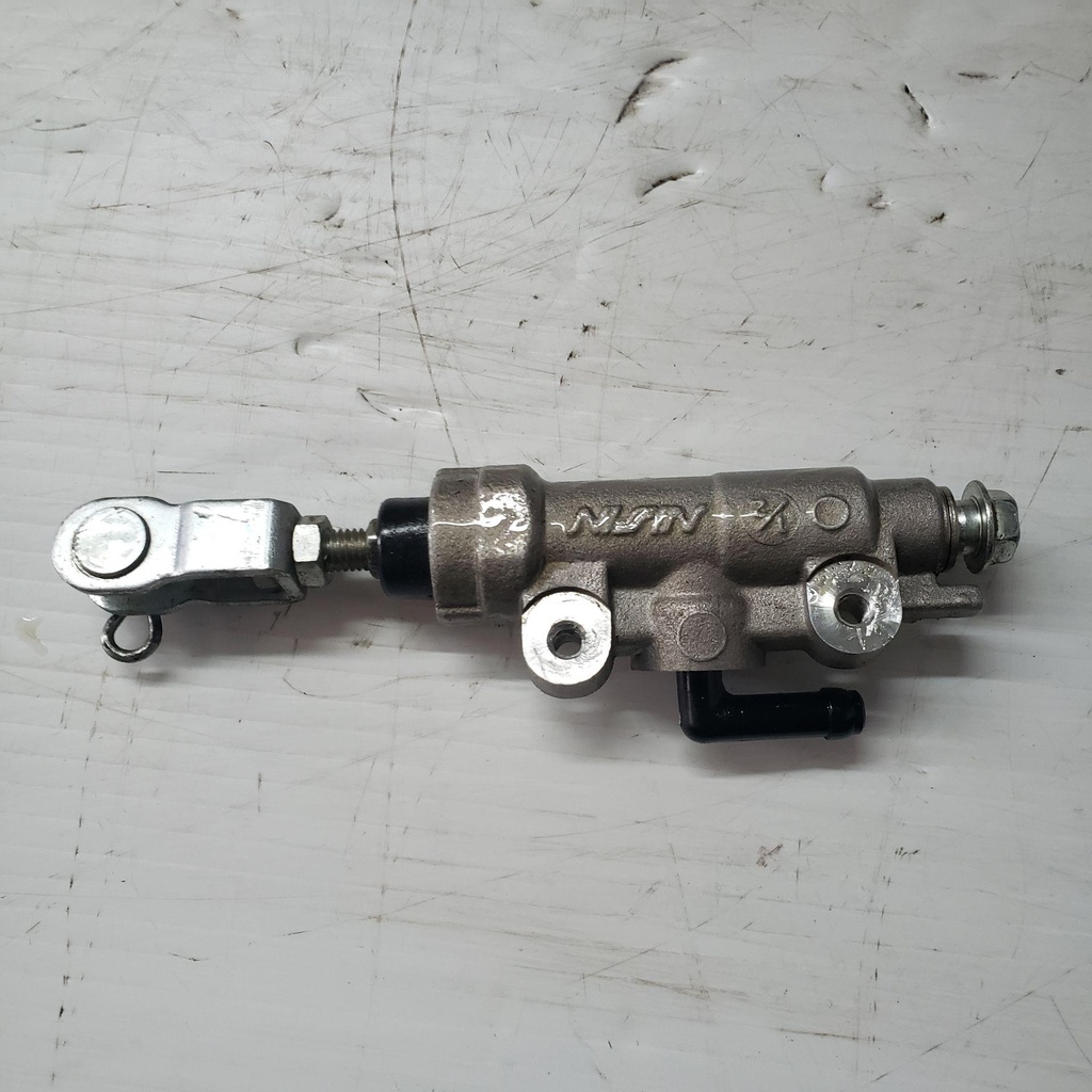 SUZUKI CYLINDER ASSY, REAR MASTE - 69600-32E00