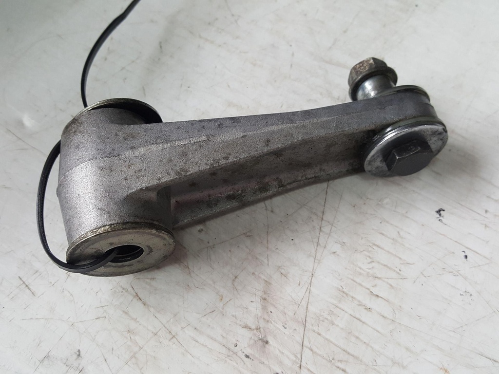 YAMAHA Arm Pivot Assy - 8FG-2389K-00-00