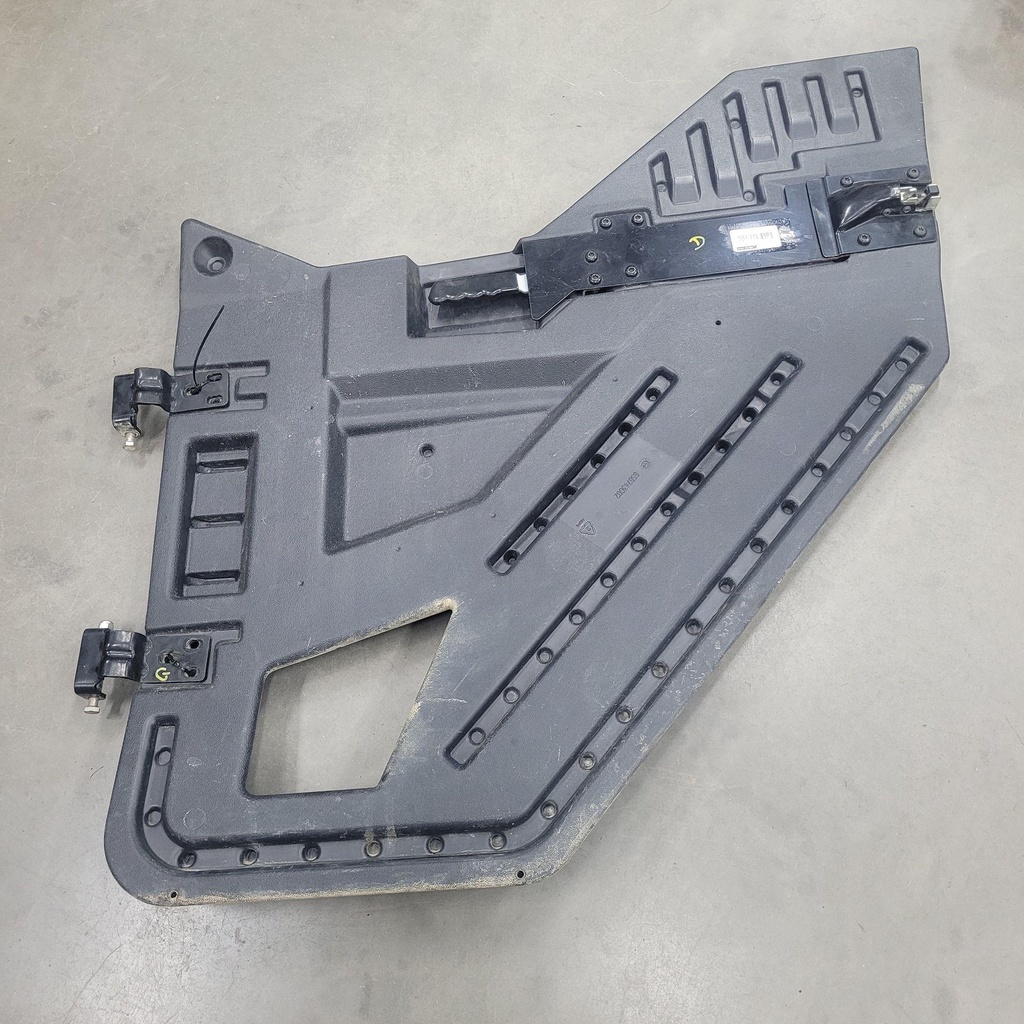 door (plastic) (passenger side)