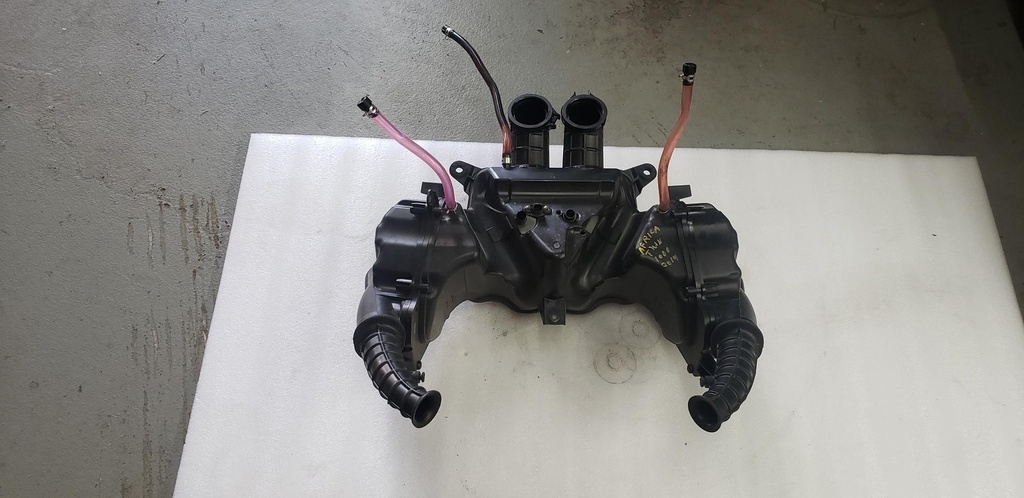 HOUSING, AIR CLEANER - 17215-MKK-D00 honda