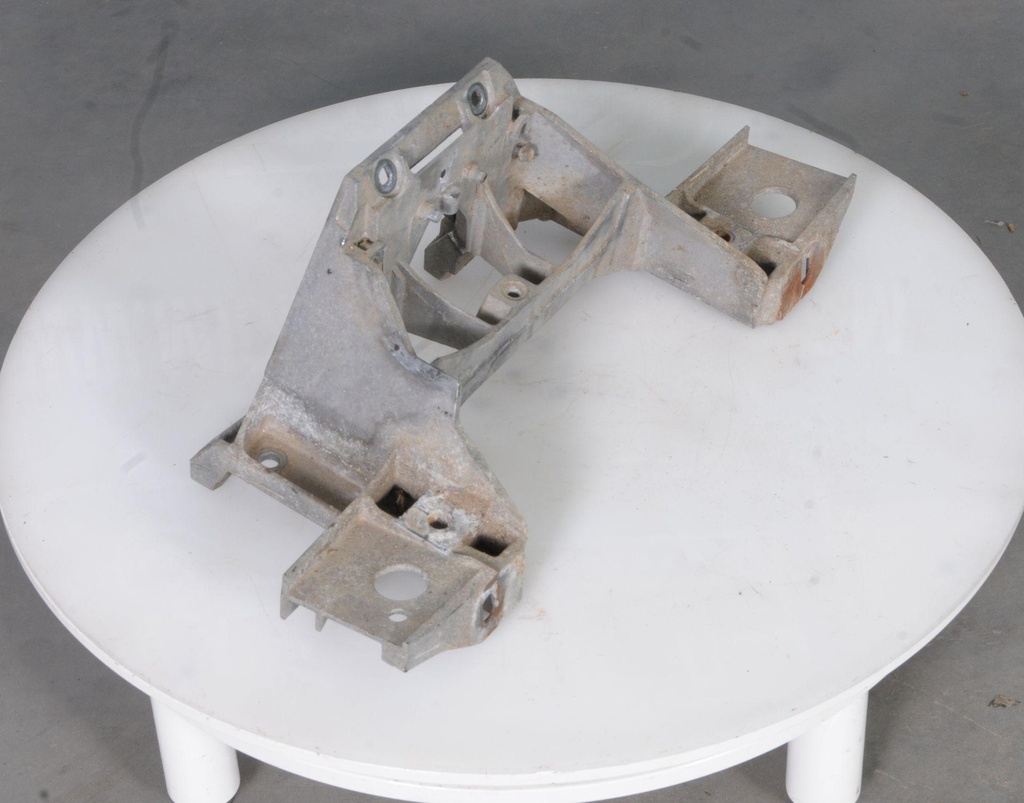 CAST BULKHEAD